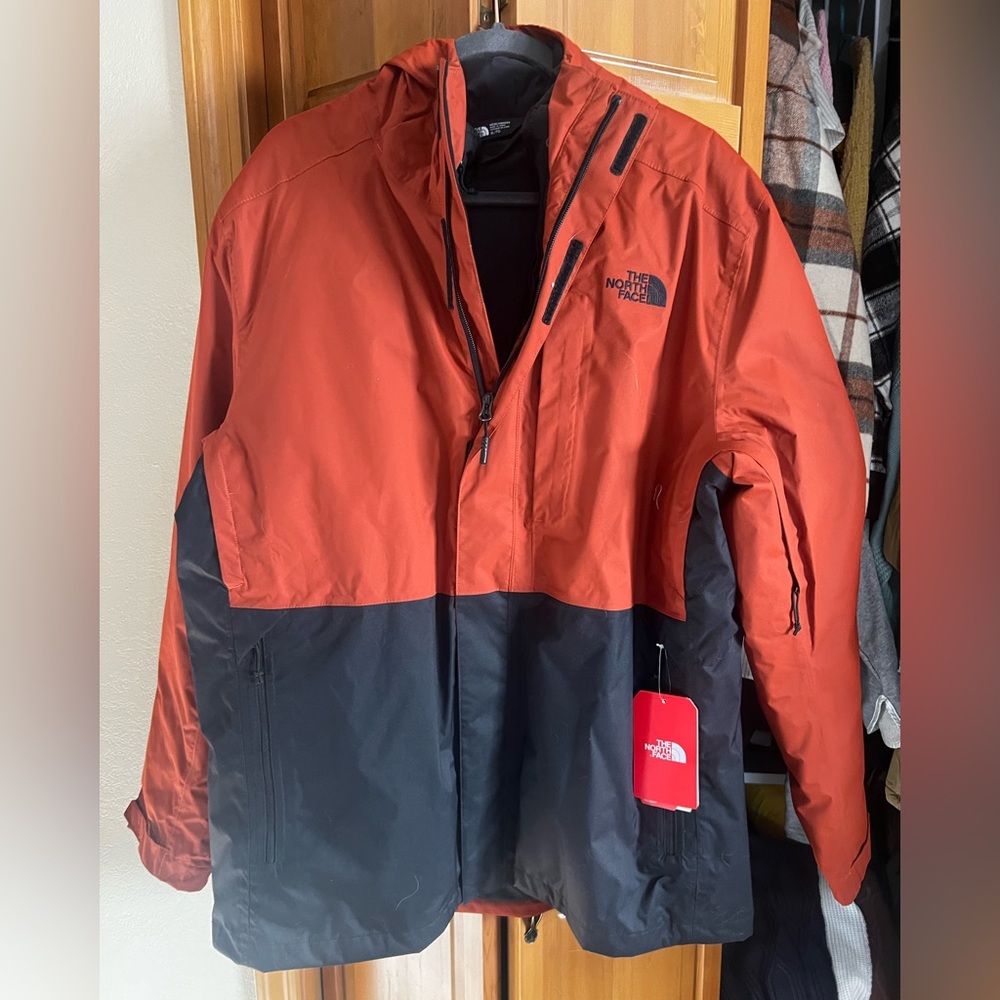 Northface coat comes withh 2